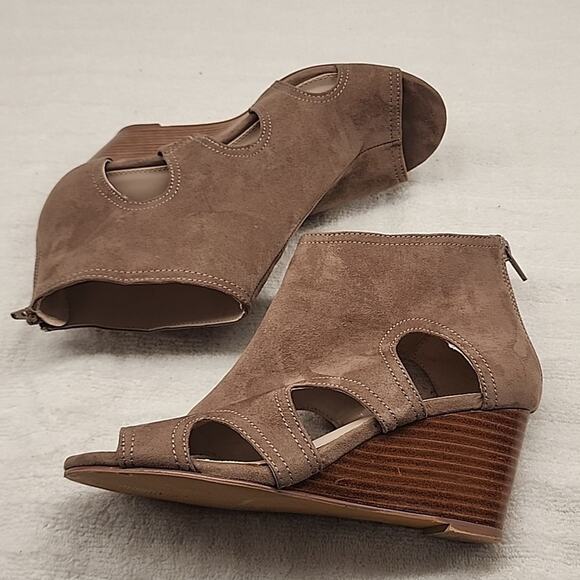 TORRID CUTOUT PEEP-TOE WEDGES TAN SUEDE LADIES SIZE 8WW VGUC - Picture 12 of 16